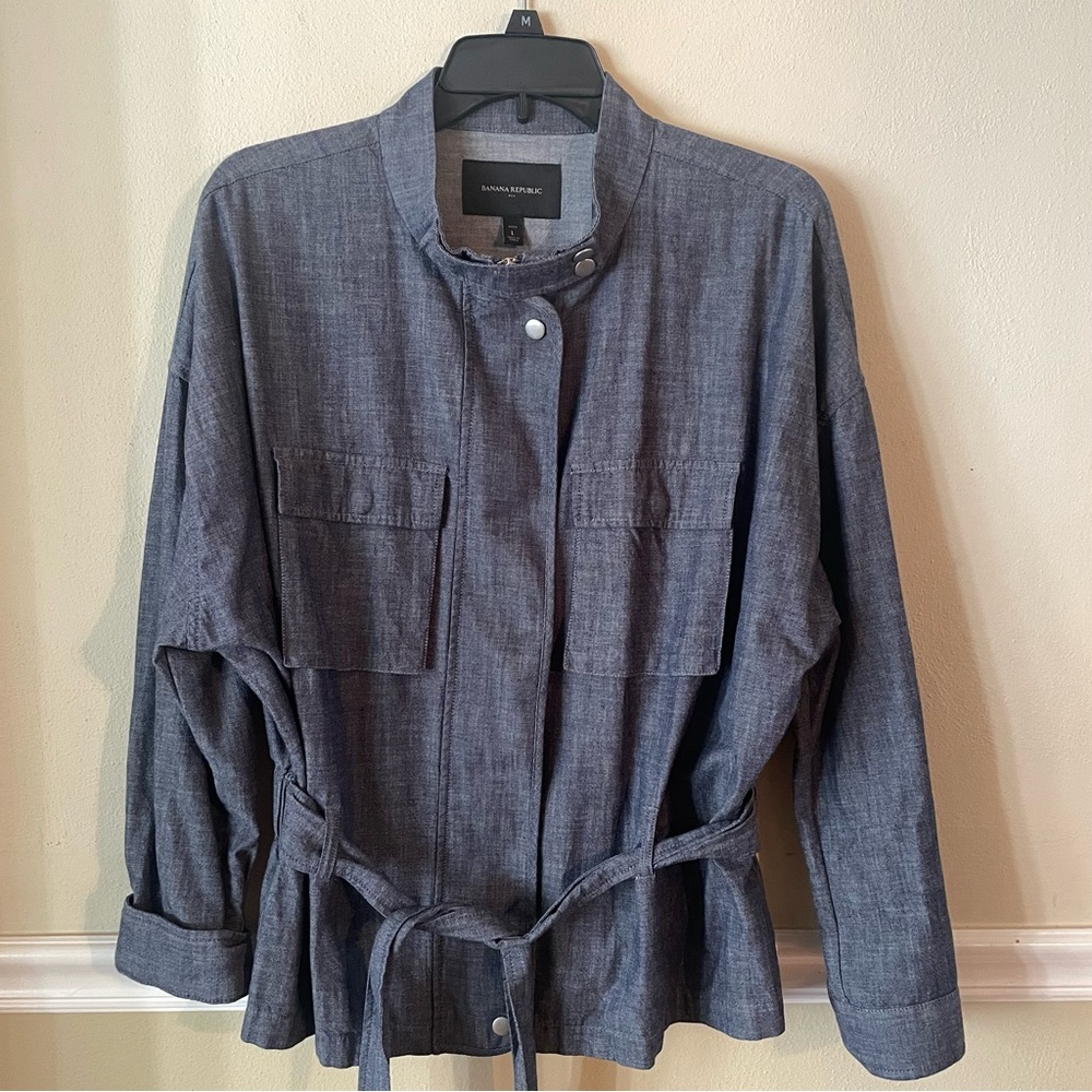 Banana Republic cute jacket, size large, never worn!